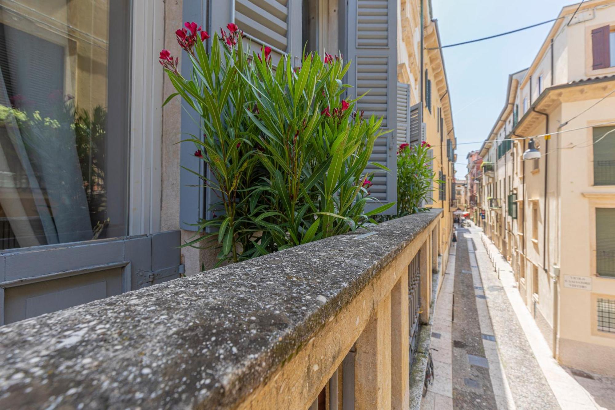 Corte Realdi - Palazzo Camozzini เวโรนา ภายนอก รูปภาพ