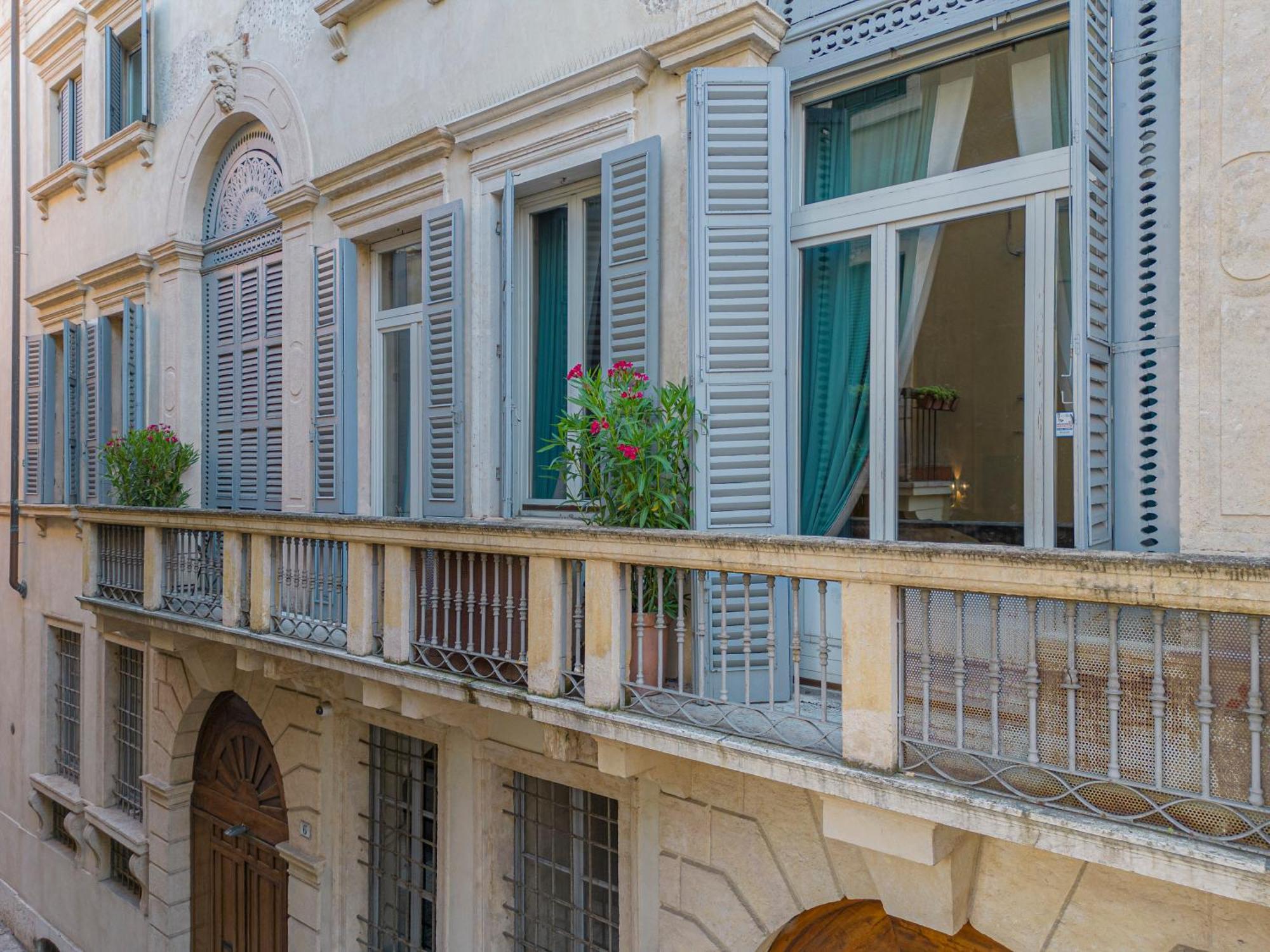 Corte Realdi - Palazzo Camozzini เวโรนา ภายนอก รูปภาพ