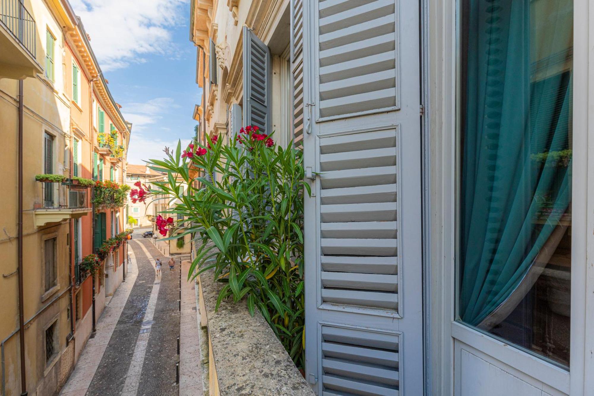 Corte Realdi - Palazzo Camozzini เวโรนา ภายนอก รูปภาพ